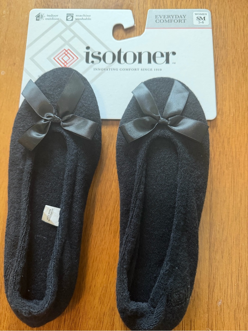 isotoner Black Women’s Ballet Slippers with Satin Bow